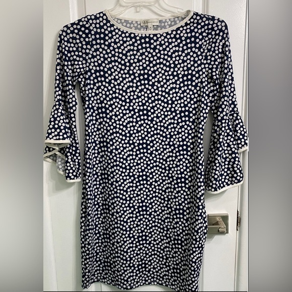 Neiman Marcus Women's Blue
Bell Sleeve Polka Dot Shift Dress
Size Small - Picture 1 of 10